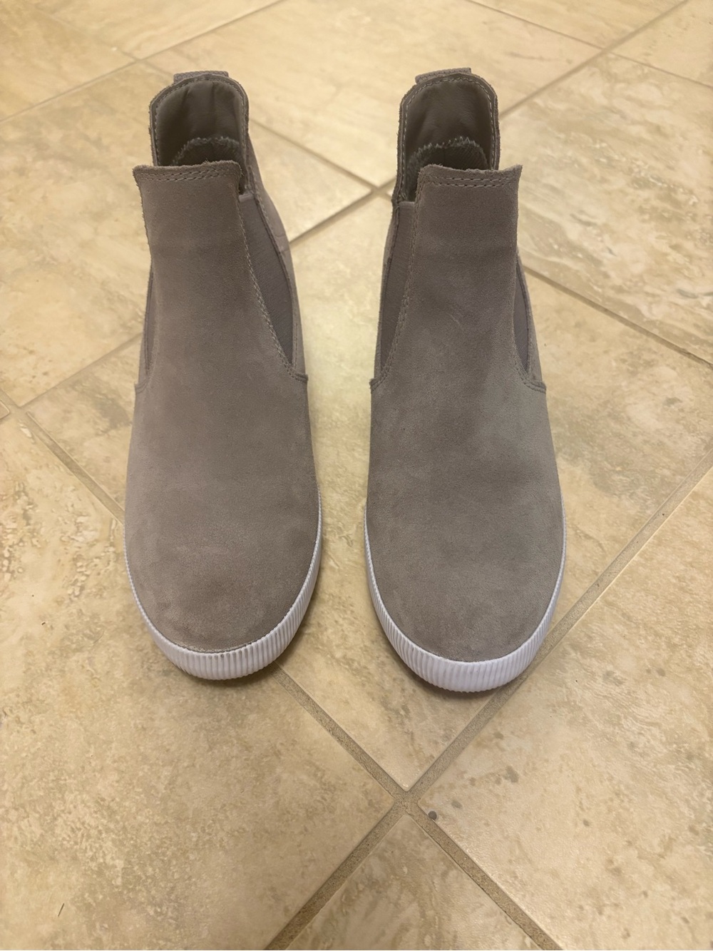 SOREL Women’s gray suede ankle boot size 8